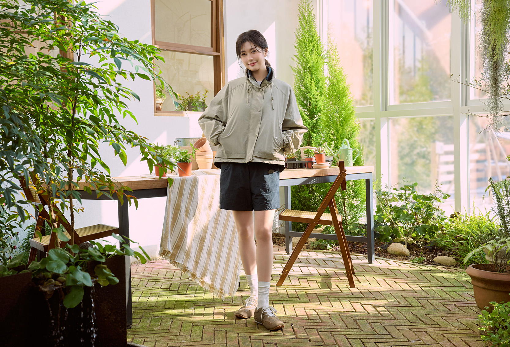 폰드그룹, 정소민과 함께한 '비비씨어스어패럴' 봄 화보 공개 28-Image